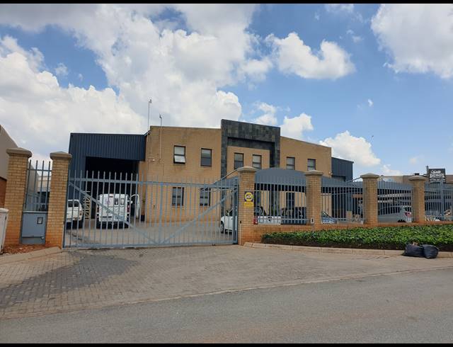 1,030M² WAREHOUSE FOR SALE IN TUNNEY